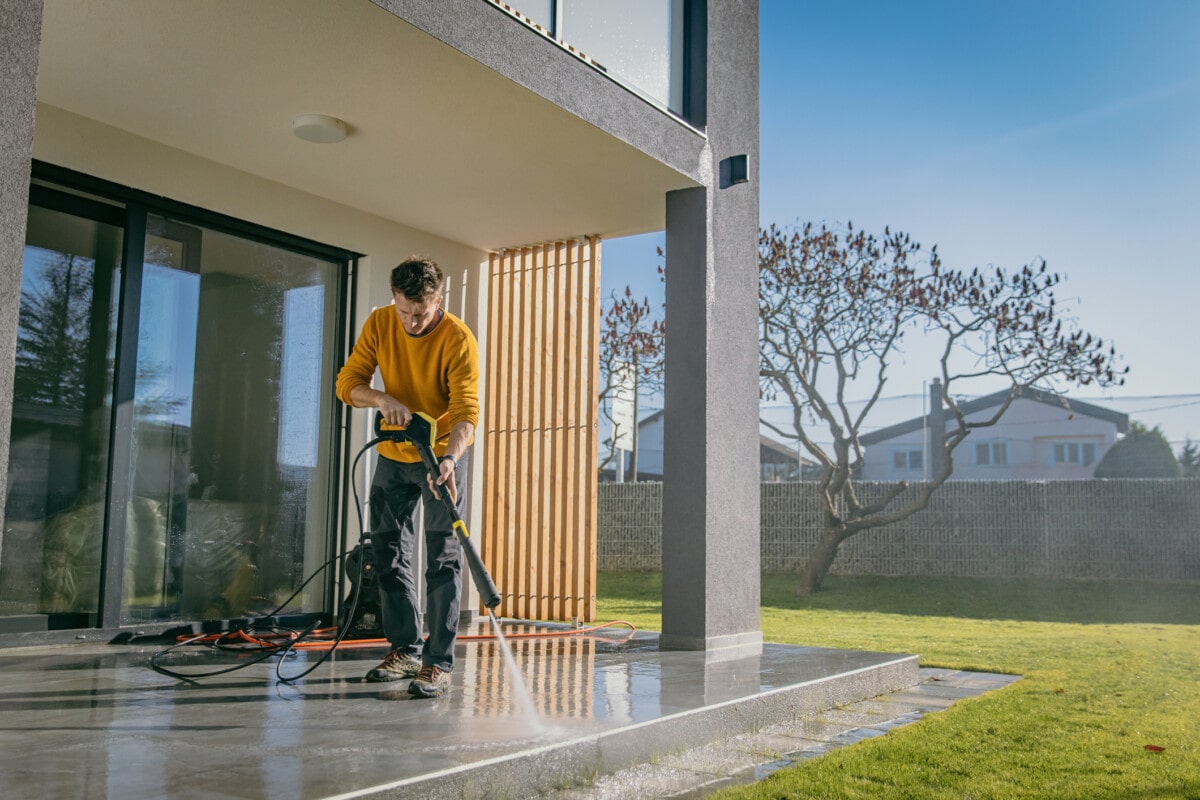 9 Pressure Washing Tips Professionals Want You to Know
