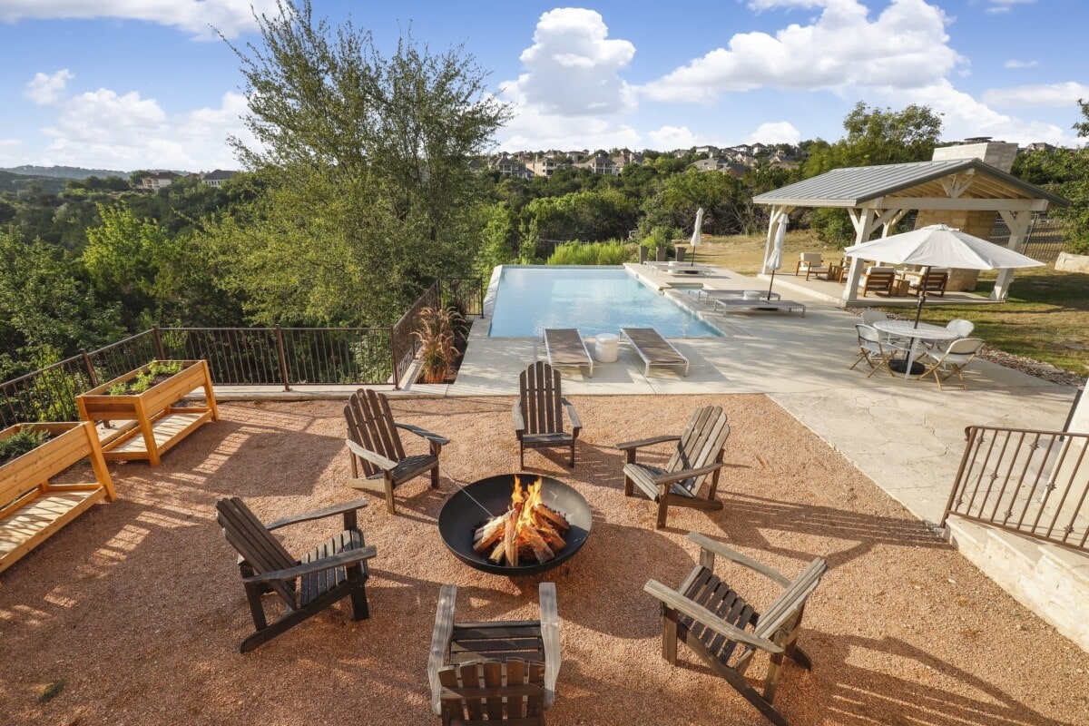 7 Expert Tips For When to Replace Your Outdoor Furniture